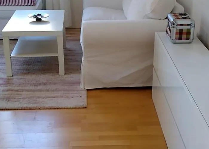 With 2 Bedrooms And A Small Living וינה