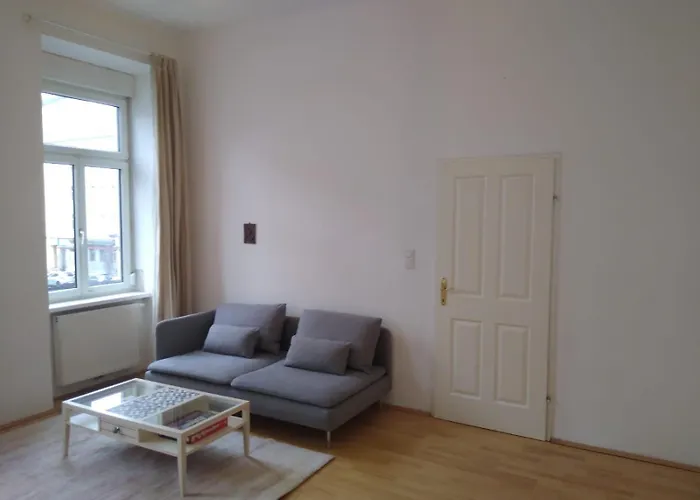 With 2 Bedrooms And A Small Living דירה *