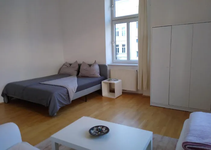 With 2 Bedrooms And A Small Living דירה