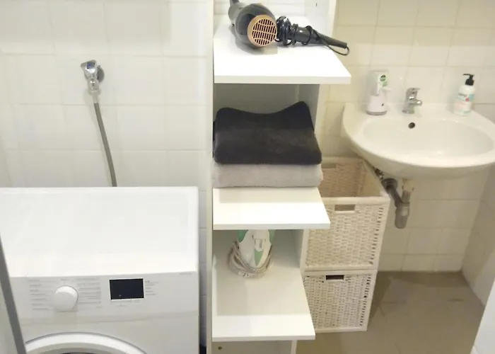 With 2 Bedrooms And A Small Living דירה *