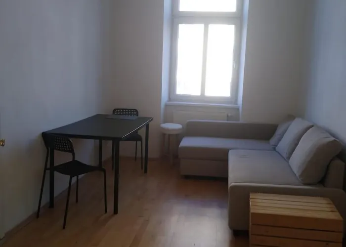 With 2 Bedrooms And A Small Living וינה