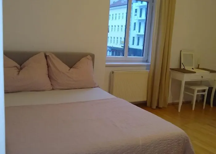 With 2 Bedrooms And A Small Living דירה וינה