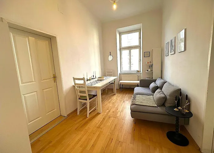 With 2 Bedrooms And A Small Living דירה *